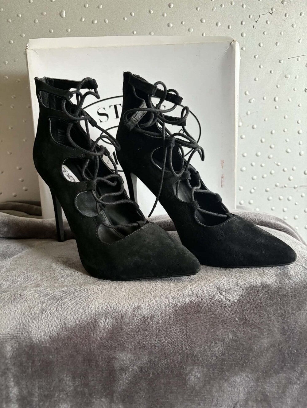 Shoes - Picture 3 of 4